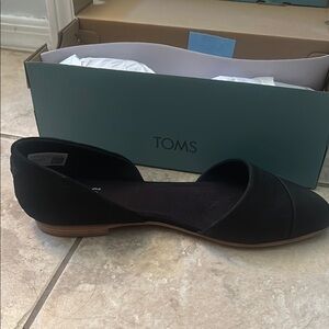 TOMS Women's Black Flats